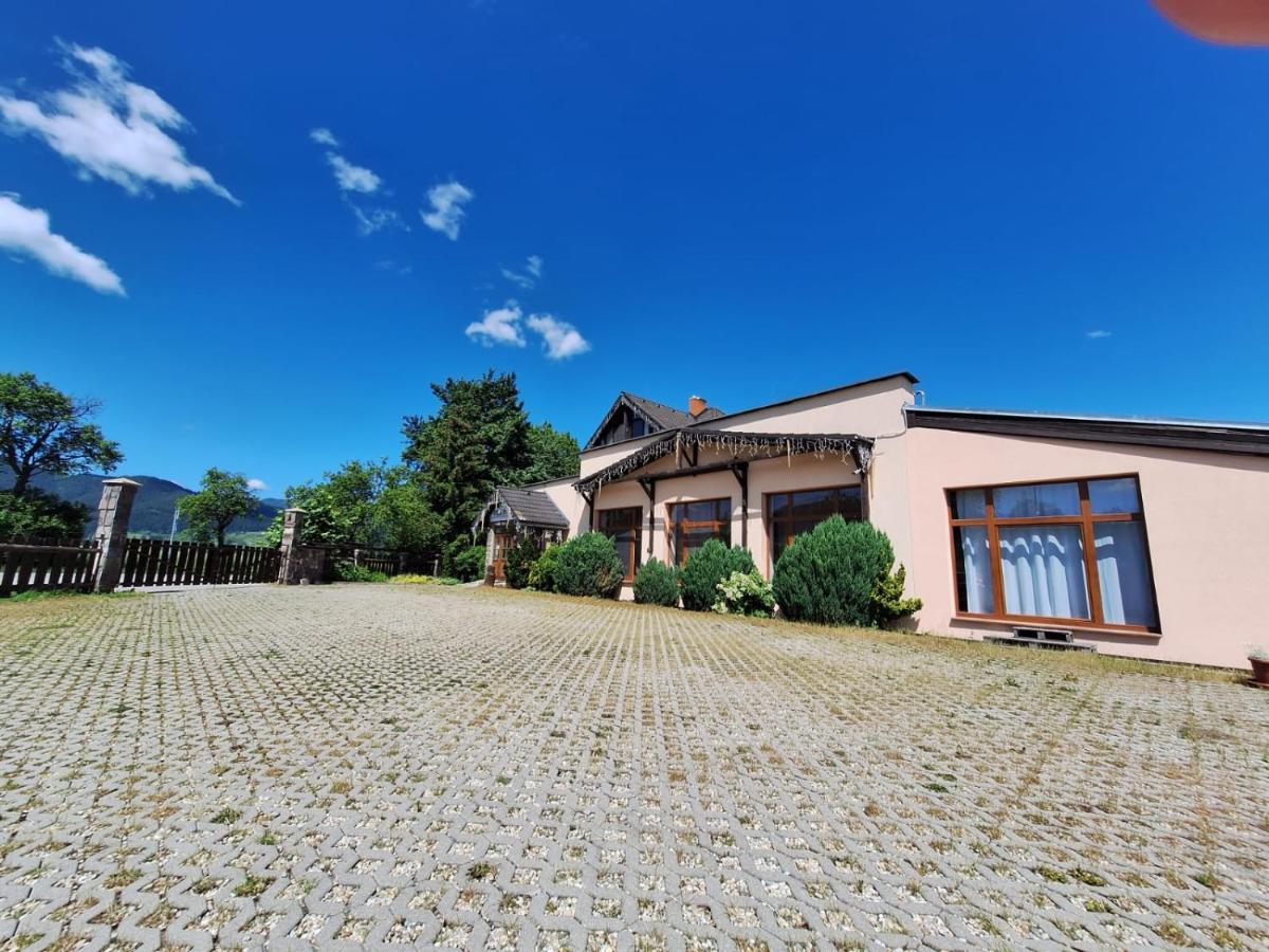 Vila Fenix B&B Ruzomberok Exterior photo